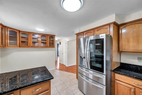 House in Saint Petersburg, Florida 3 bedrooms, 169.64 sq.m. № 1785601 - photo 30