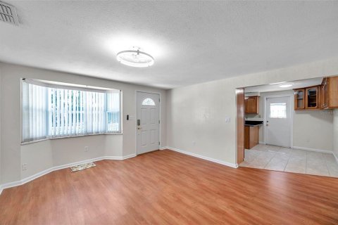 House in Saint Petersburg, Florida 3 bedrooms, 169.64 sq.m. № 1785601 - photo 4