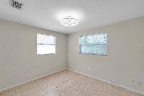 House in Saint Petersburg, Florida 3 bedrooms, 169.64 sq.m. № 1785601 - photo 8