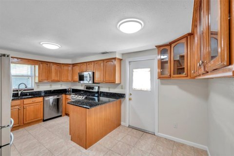 House in Saint Petersburg, Florida 3 bedrooms, 169.64 sq.m. № 1785601 - photo 2