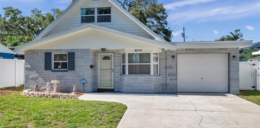 House in Saint Petersburg, Florida 3 bedrooms, 169.64 sq.m. № 1785601