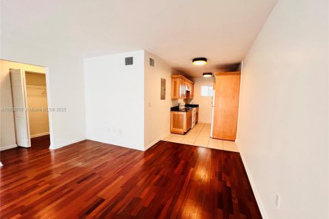 Снять в аренду квартиру в Майами-Бич, Флорида 1 спальня, 67.35м2, № 1956390 - фото 4