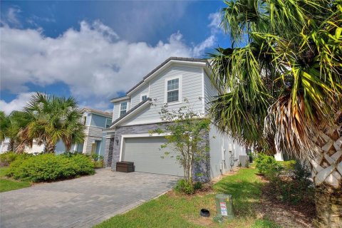 House in Davenport, Florida 7 bedrooms, 295.06 sq.m. № 790896 - photo 2