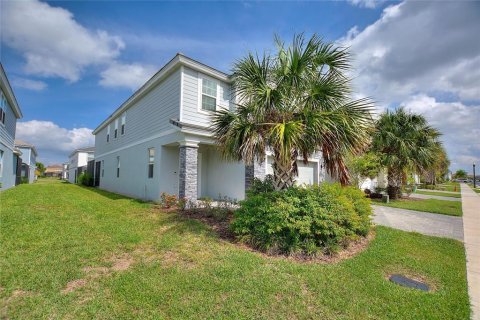 House in Davenport, Florida 7 bedrooms, 295.06 sq.m. № 790896 - photo 3