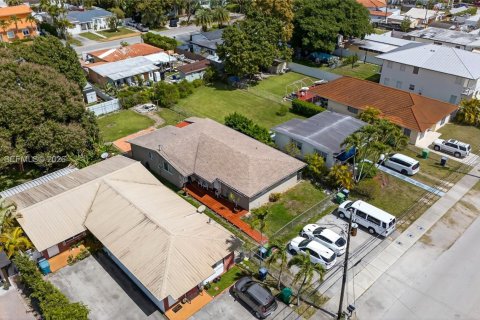 Casa en alquiler en Miami, Florida, 2 dormitorios, 92.9 m2 № 2055608 - foto 4