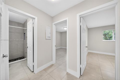 Casa en alquiler en Miami, Florida, 2 dormitorios, 92.9 m2 № 2055608 - foto 29