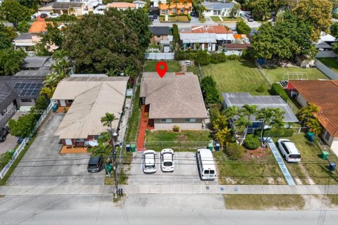 Casa en alquiler en Miami, Florida, 2 dormitorios, 92.9 m2 № 2055608 - foto 3