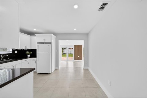 Casa en alquiler en Miami, Florida, 2 dormitorios, 92.9 m2 № 2055608 - foto 22