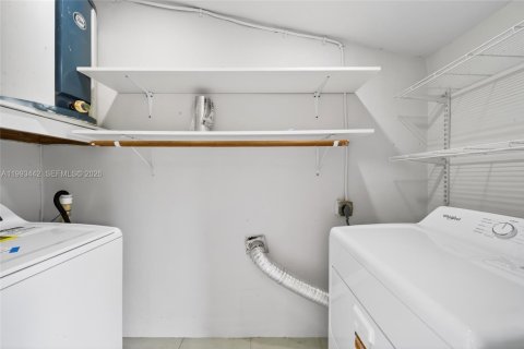 Casa en alquiler en Miami, Florida, 2 dormitorios, 92.9 m2 № 2055608 - foto 26