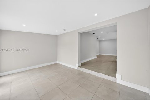 Casa en alquiler en Miami, Florida, 2 dormitorios, 92.9 m2 № 2055608 - foto 28