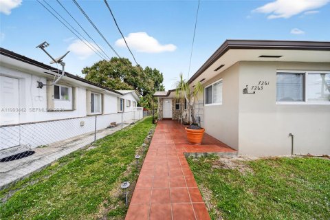 Casa en alquiler en Miami, Florida, 2 dormitorios, 92.9 m2 № 2055608 - foto 1