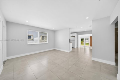 Casa en alquiler en Miami, Florida, 2 dormitorios, 92.9 m2 № 2055608 - foto 17