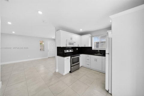 Casa en alquiler en Miami, Florida, 2 dormitorios, 92.9 m2 № 2055608 - foto 20