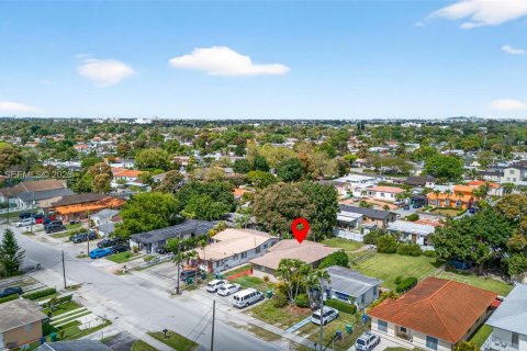 Casa en alquiler en Miami, Florida, 2 dormitorios, 92.9 m2 № 2055608 - foto 11