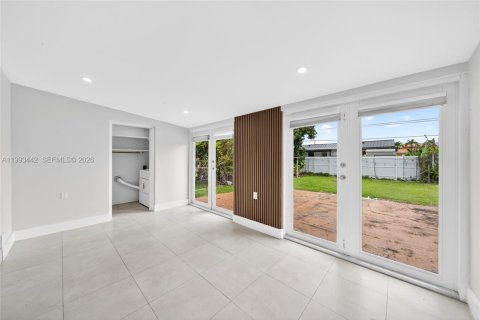 Casa en alquiler en Miami, Florida, 2 dormitorios, 92.9 m2 № 2055608 - foto 27