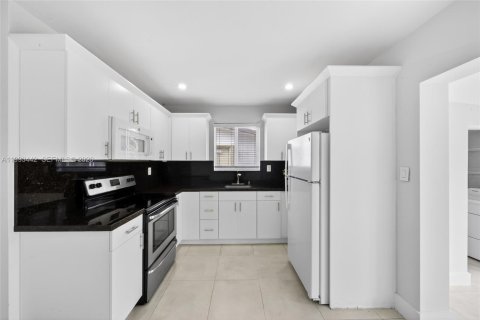 Casa en alquiler en Miami, Florida, 2 dormitorios, 92.9 m2 № 2055608 - foto 21