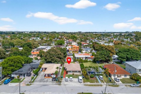 Casa en alquiler en Miami, Florida, 2 dormitorios, 92.9 m2 № 2055608 - foto 8