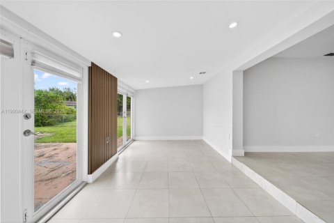 Casa en alquiler en Miami, Florida, 2 dormitorios, 92.9 m2 № 2055608 - foto 25