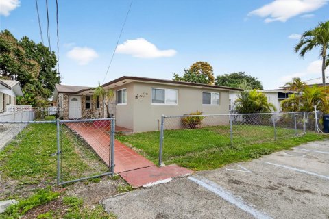 Casa en alquiler en Miami, Florida, 2 dormitorios, 92.9 m2 № 2055608 - foto 2