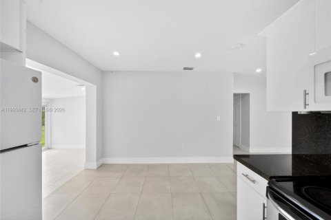 Casa en alquiler en Miami, Florida, 2 dormitorios, 92.9 m2 № 2055608 - foto 24