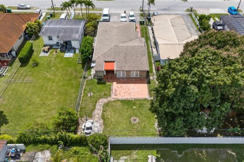 Casa en alquiler en Miami, Florida, 2 dormitorios, 92.9 m2 № 2055608 - foto 7