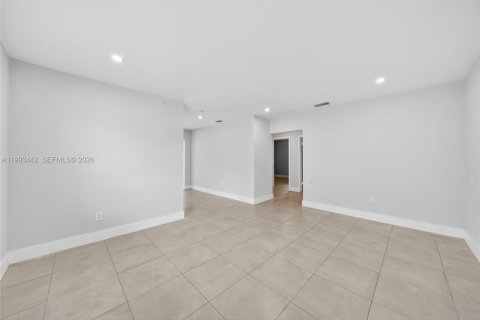 Casa en alquiler en Miami, Florida, 2 dormitorios, 92.9 m2 № 2055608 - foto 15