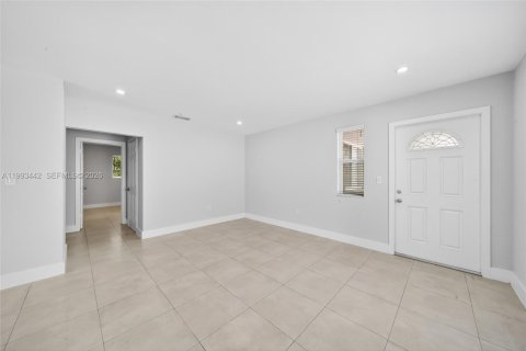 Casa en alquiler en Miami, Florida, 2 dormitorios, 92.9 m2 № 2055608 - foto 16