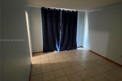 Снять в аренду кондоминиум в Норт-Бей-Виллидж, Флорида 1 спальня, 57.6м2, № 1995350 - фото 10