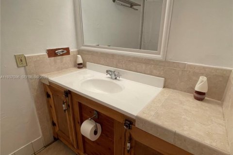 Снять в аренду кондоминиум в Норт-Бей-Виллидж, Флорида 1 спальня, 57.6м2, № 1995350 - фото 16