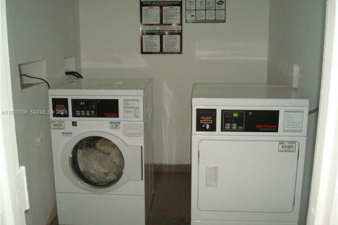 Снять в аренду кондоминиум в Норт-Бей-Виллидж, Флорида 1 спальня, 57.6м2, № 1995350 - фото 30