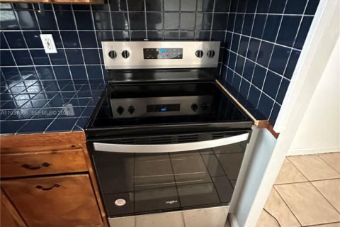 Снять в аренду кондоминиум в Норт-Бей-Виллидж, Флорида 1 спальня, 57.6м2, № 1995350 - фото 2