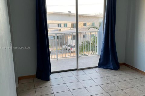 Снять в аренду кондоминиум в Норт-Бей-Виллидж, Флорида 1 спальня, 57.6м2, № 1995350 - фото 11