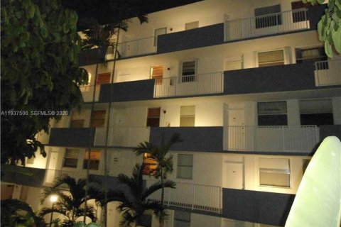 Снять в аренду кондоминиум в Норт-Бей-Виллидж, Флорида 1 спальня, 57.6м2, № 1995350 - фото 29