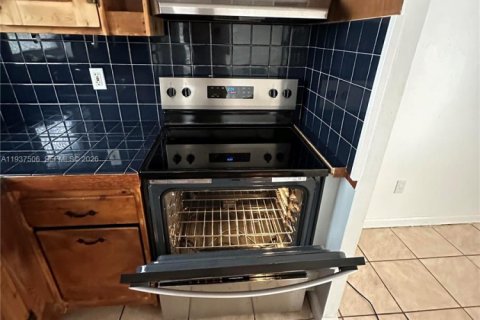 Снять в аренду кондоминиум в Норт-Бей-Виллидж, Флорида 1 спальня, 57.6м2, № 1995350 - фото 3