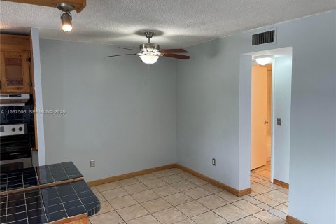 Снять в аренду кондоминиум в Норт-Бей-Виллидж, Флорида 1 спальня, 57.6м2, № 1995350 - фото 9