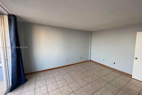 Снять в аренду кондоминиум в Норт-Бей-Виллидж, Флорида 1 спальня, 57.6м2, № 1995350 - фото 12