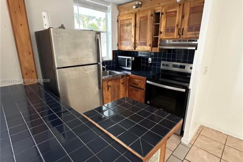 Кондоминиум с 1 спальней в Норт-Бей-Виллидж, Флорида № 1995350