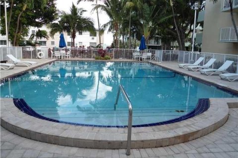 Снять в аренду кондоминиум в Норт-Бей-Виллидж, Флорида 1 спальня, 57.6м2, № 1995350 - фото 25