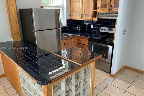 Снять в аренду кондоминиум в Норт-Бей-Виллидж, Флорида 1 спальня, 57.6м2, № 1995350 - фото 4