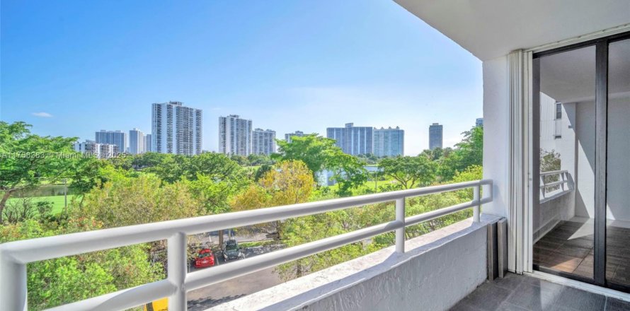 Condominio en Aventura, Florida, 2 dormitorios № 1706986