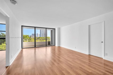 Condominio en venta en Aventura, Florida, 2 dormitorios, 109.9 m2 № 1706986 - foto 7