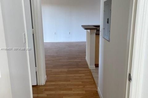 Condominio en alquiler en Miramar, Florida, 1 dormitorio, 78.97 m2 № 1993917 - foto 4