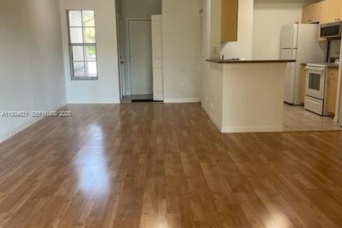 Condominio en alquiler en Miramar, Florida, 1 dormitorio, 78.97 m2 № 1993917 - foto 2