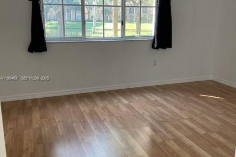 Condominio en alquiler en Miramar, Florida, 1 dormitorio, 78.97 m2 № 1993917 - foto 5