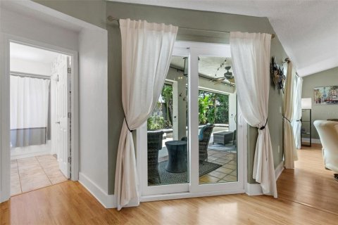 House in Sarasota, Florida 3 bedrooms, 154.68 sq.m. № 2197937 - photo 27