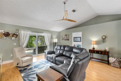 House in Sarasota, Florida 3 bedrooms, 154.68 sq.m. № 2197937 - photo 11