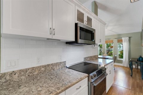 House in Sarasota, Florida 3 bedrooms, 154.68 sq.m. № 2197937 - photo 18