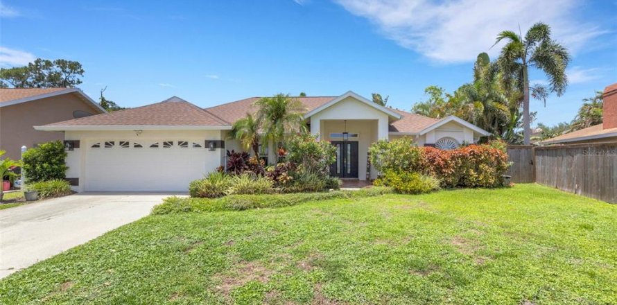 House in Sarasota, Florida 3 bedrooms, 154.68 sq.m. № 2197937