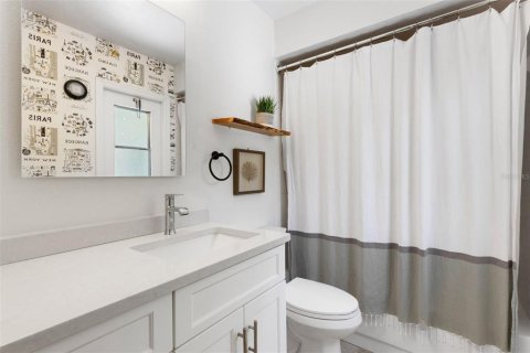 House in Sarasota, Florida 3 bedrooms, 154.68 sq.m. № 2197937 - photo 28