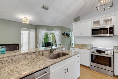 House in Sarasota, Florida 3 bedrooms, 154.68 sq.m. № 2197937 - photo 24